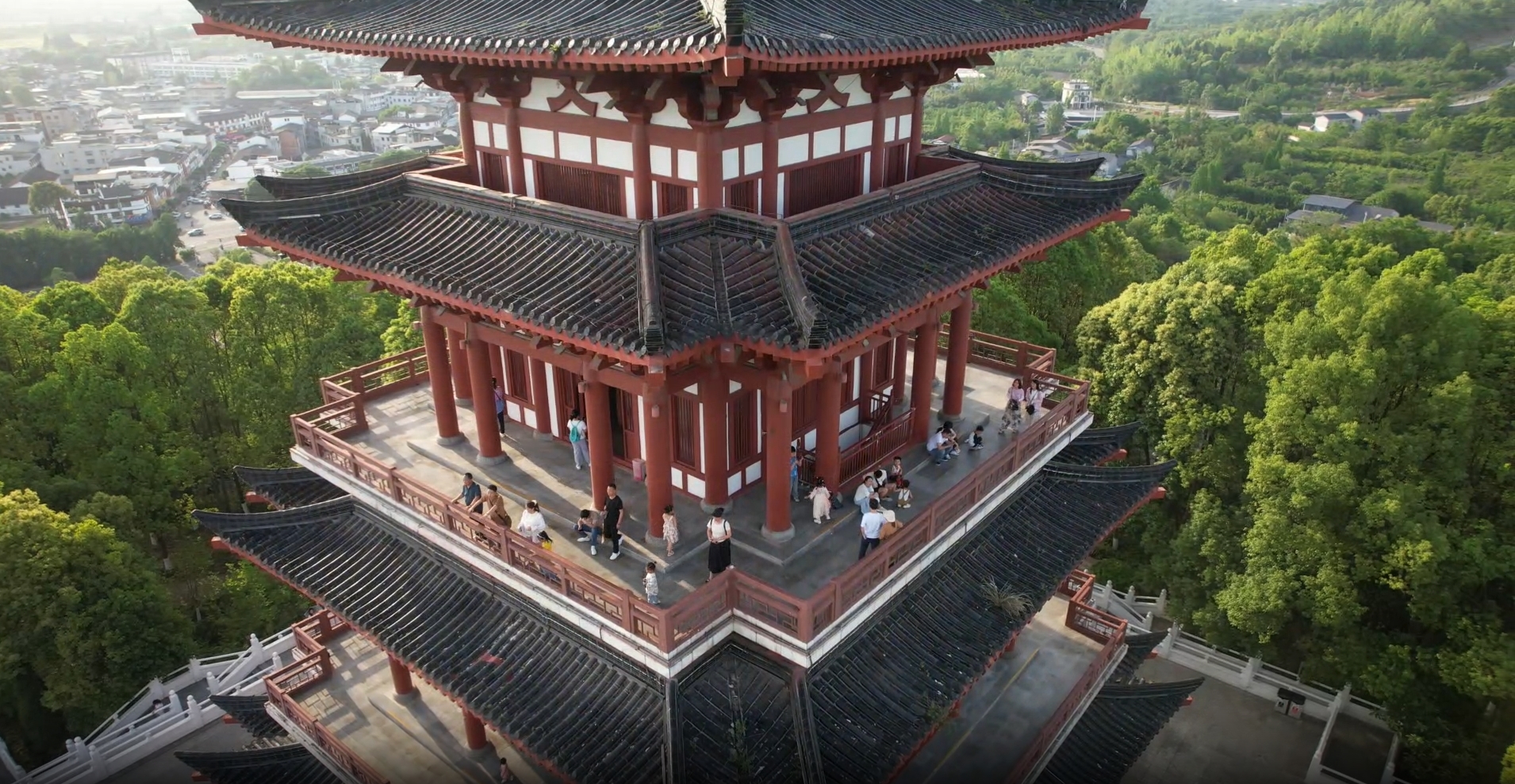 【視頻】李白文化游“燃”爆暑期 江油成游客“詩(shī)”情畫意的打卡地